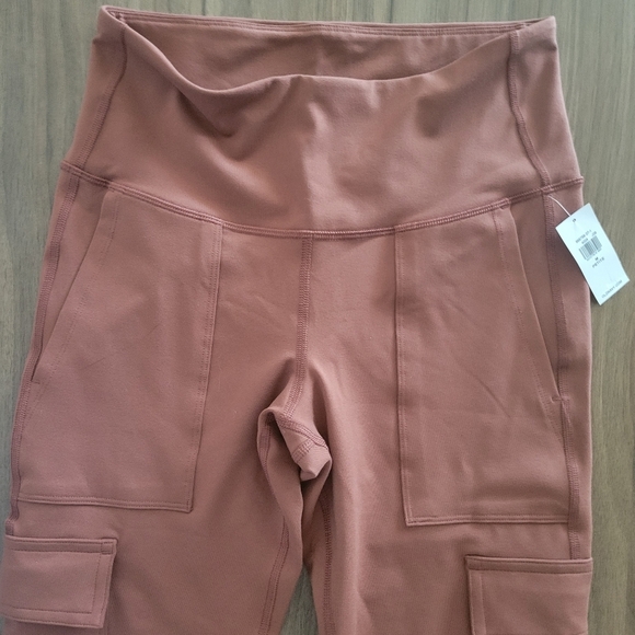 OLD navy High-Waisted PowerPress Cargo 7/8-Length Leggings Size MP - Picture 4 of 10